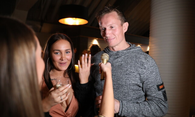 FØRSTE DATE: Helene Hima og Frank Løke forteller at dette er deres første ordentlige date. Foto: Christian Roth Christensen / Dagbladet FØRSTE DATE: Helene Hima og Frank Løke forteller at dette er deres første ordentlige date. Foto: Christian Roth Christensen / Dagbladet